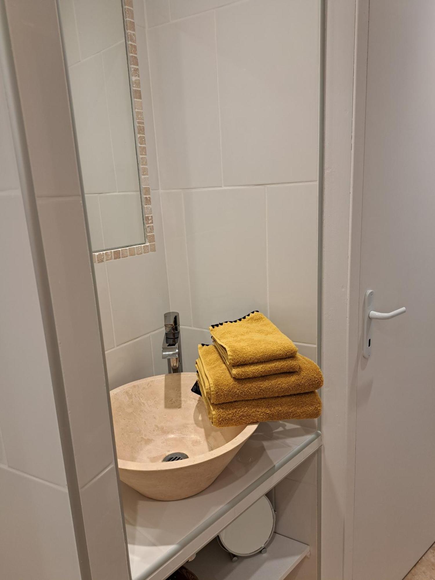 Bed and Breakfast La Maison De Gisele Saint-Victor-des-Oules Zimmer foto